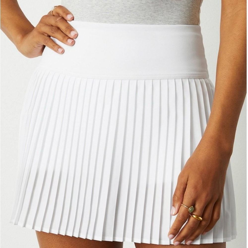 FABLETICS WHITE HOT SHOT PLEATED SKIRT CLASSIC MINI $49.95 New with tag